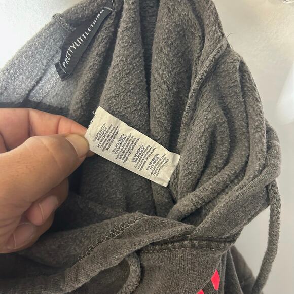 PRETTY LITTLE THING Gray Worlwide Graphic Print Pullover Hoodie Women's Size XL - Picture 3 of 7